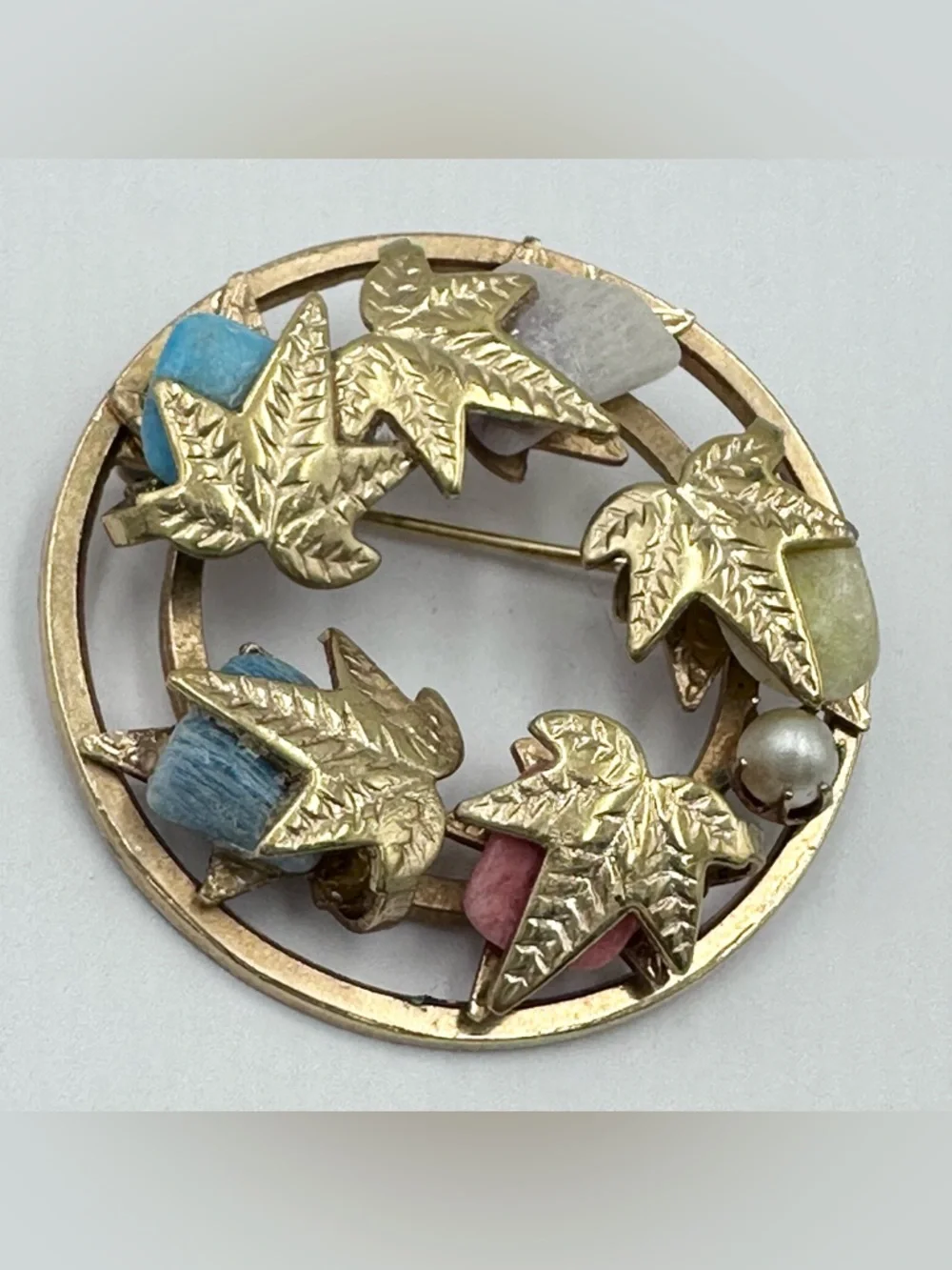Sarah Coventry Vintage Stone Wreath Brooch